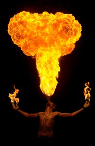 I plivání ohně je svým spůsobem žonglování.